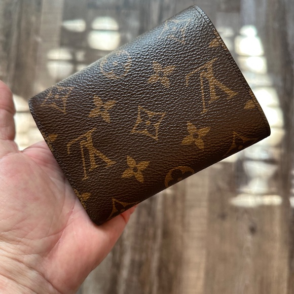 Louis Vuitton Victorine Wallet - Picture 7 of 8